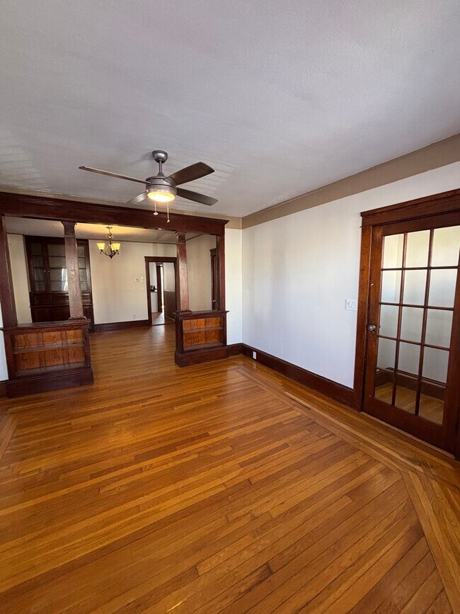 Building Photo - 580 Admiral St
