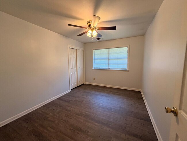 Foto del edificio - This conveniently located Russellville home