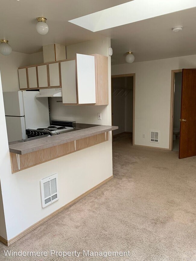 Building Photo - 1591 H St