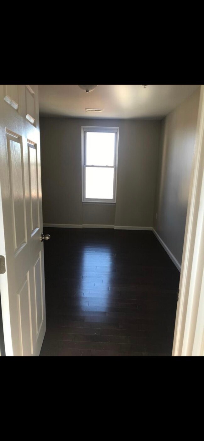 Foto del edificio - 2202 E Carson St