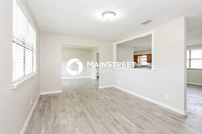 Building Photo - 3 Bedroom Pet-Friendly Home in jacksonvill...