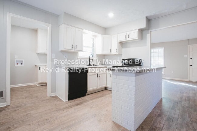 Building Photo - First Month Free on a 18-Month Lease!!!!