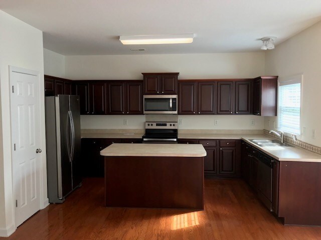 Foto del edificio - 5112 Stone Park Dr