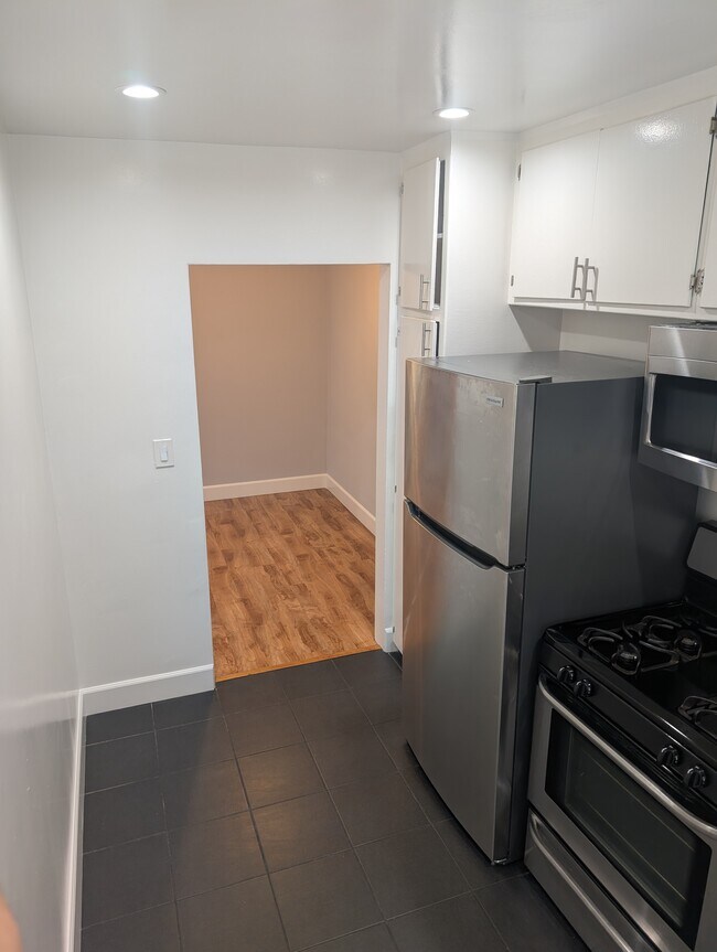 Building Photo - 7068 Lanewood Ave