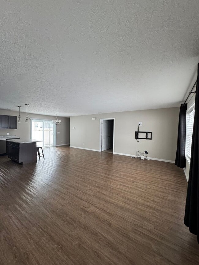 Building Photo - Stylish Ranch Home with Open Floor Plan in...