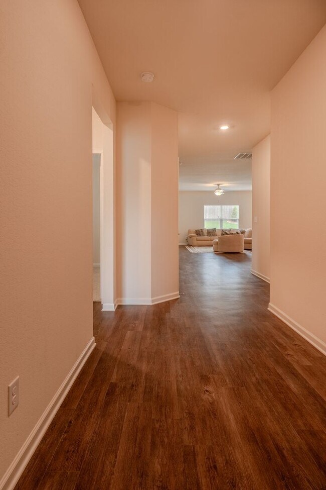 Foto del edificio - Move-In Ready 3BR Home | $2,100 with Lawncare or $2,000 Tenant Maintained