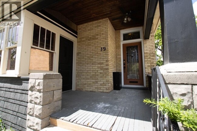 Building Photo - 19 Kitchener Ave