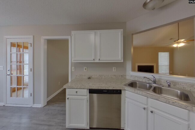 Foto del edificio - 424 Forest Grove Cir