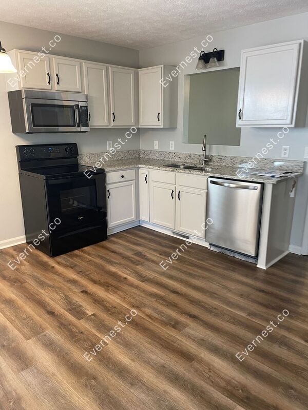 Building Photo - 1008 Heydel Cir