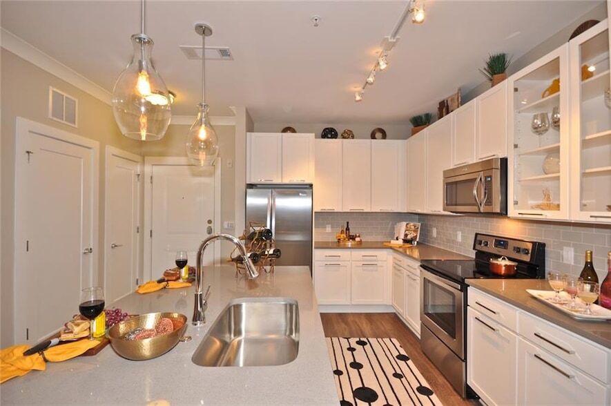 Photo - 2875 Crescent Pkwy