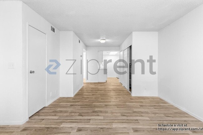 Foto del edificio - 3903 N Nellis Blvd