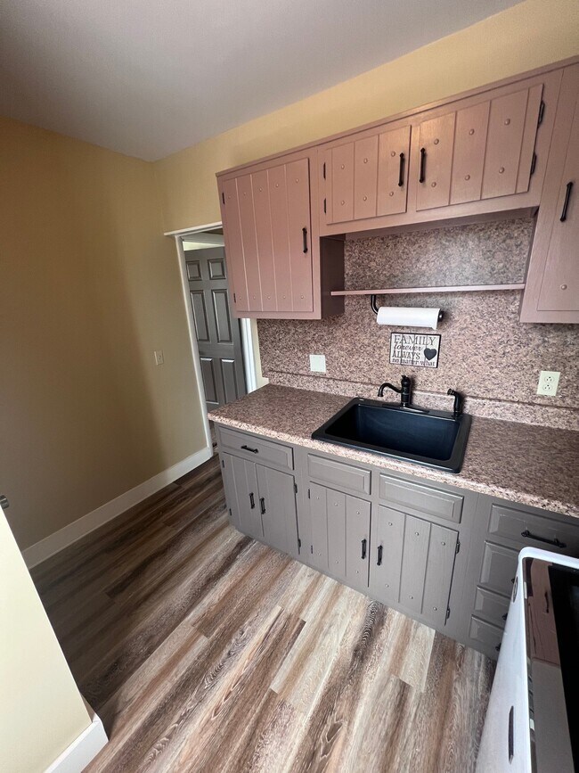 Foto del edificio - 721 N James St
