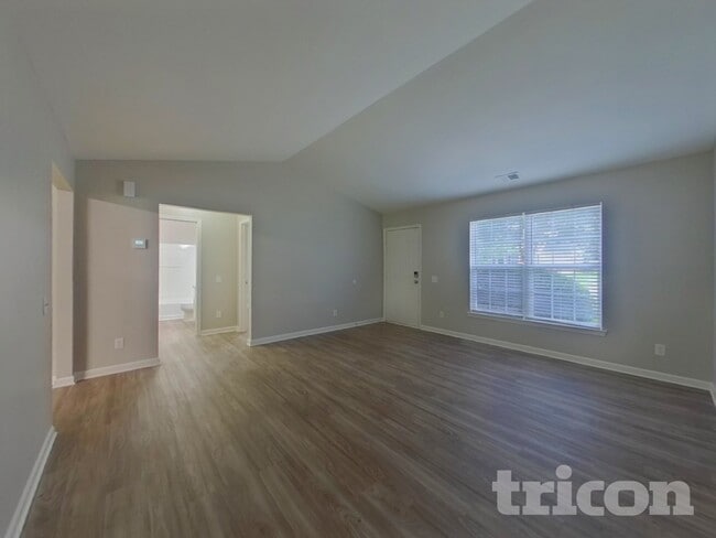 Foto del edificio - 5411 Peachwood Dr