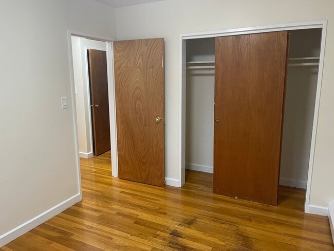 Building Photo - COOLIDGE CORNER, Noce renovated 2 bed in small building,  Utilities INC, Pets Ok NO LEAD!