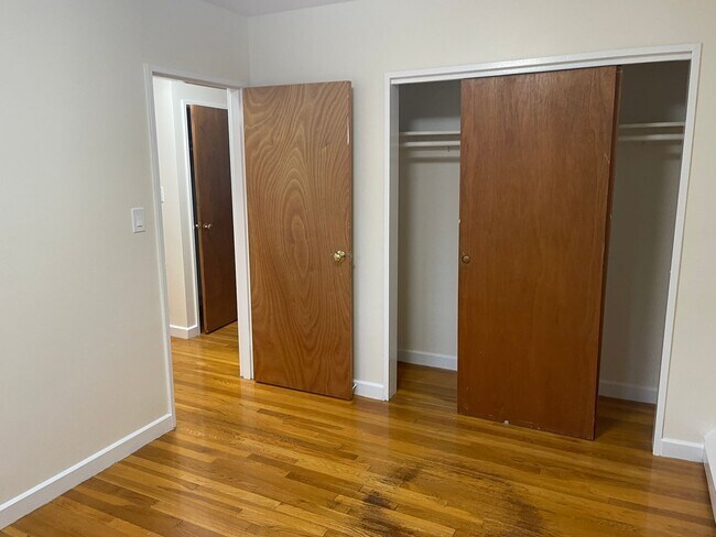 Foto del edificio - Free month COOLIDGE CORNER, Noce renovated 2 bed in small building,  Utilities INC, Pets Ok NO LEAD!
