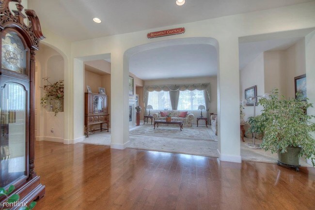 Building Photo - 4 br, 3.5 bath House - 15355 Redmond Loop