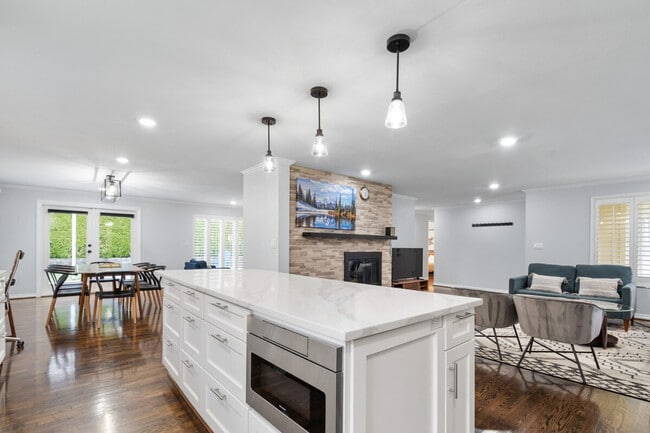 Building Photo - 14813 NE 15th Pl