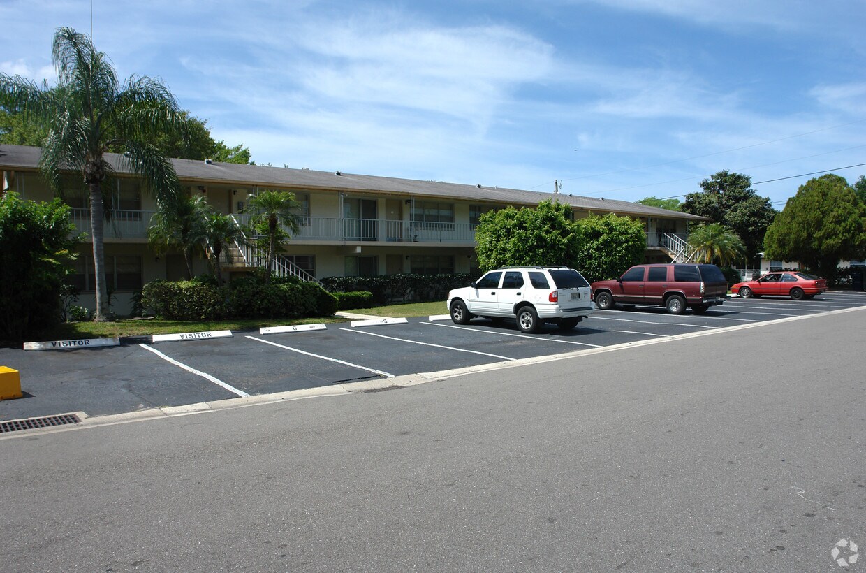 Foto principal - 1903 Rainbow Dr