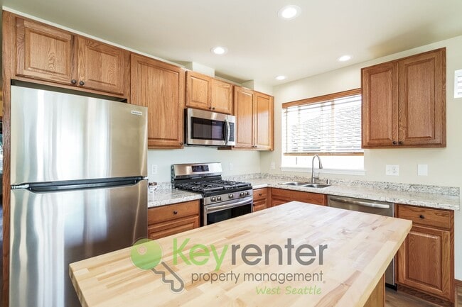 Building Photo - Bright 2-Bedroom with Garage, Storage, and Outdoor Spaces