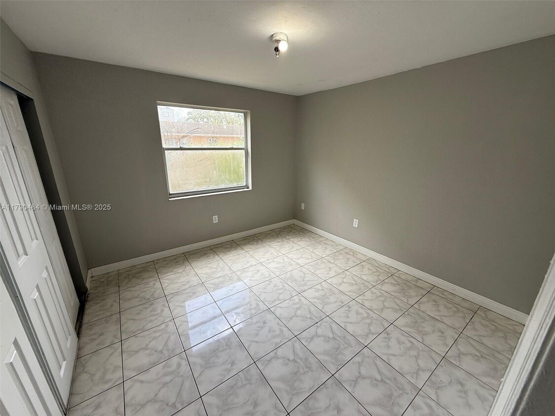 Foto principal - 2721 NW 23rd Ct