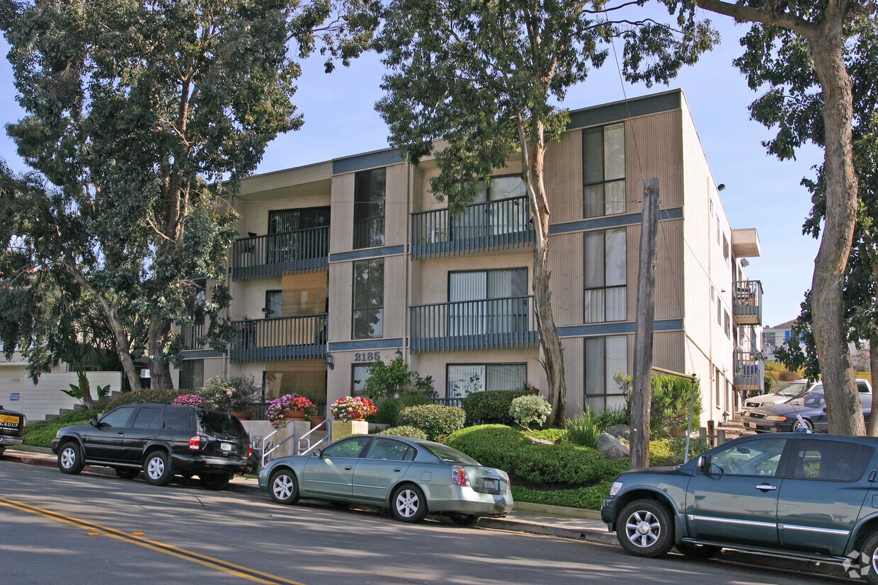 Elan Loma Highlands Apartments in San Diego, CA