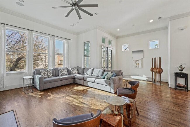 Foto del edificio - 2221 N MacGregor Way