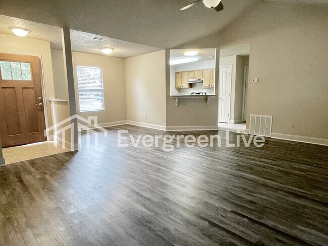 Building Photo - 114 Viola Ct