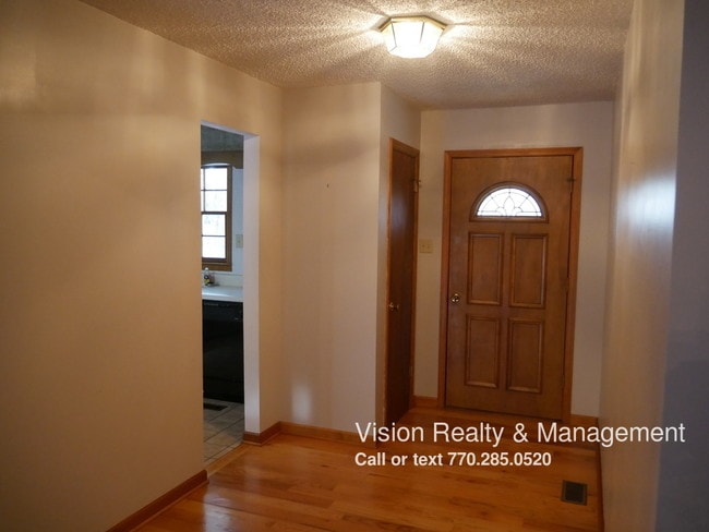 Building Photo - 5570 Cave Springs Rd