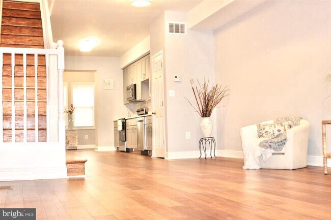 Building Photo - 207 N Linwood Ave