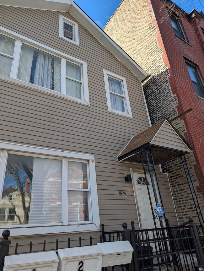 Building Photo - 1624 S Throop St