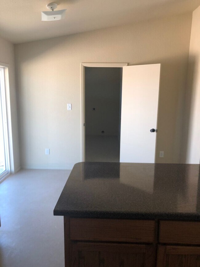 Building Photo - 3 Bedroom Home in Trail Estates! AVAILABLE...