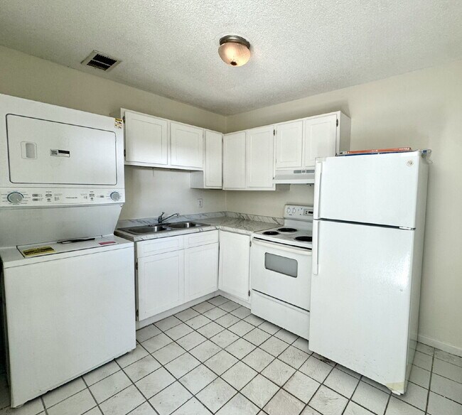 Foto del edificio - Updated 2-Bedroom 1-Bathroom with Water & Sewer Included