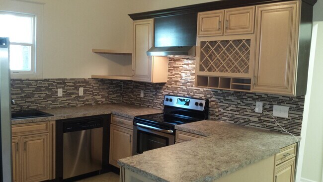 Foto del edificio - 4 Bedroom House, close to downtown and 3 3 campus's