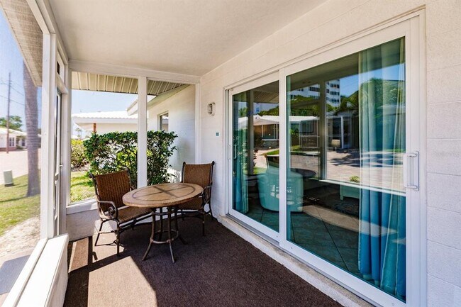 Foto del edificio - 6020 Midnight Pass Rd