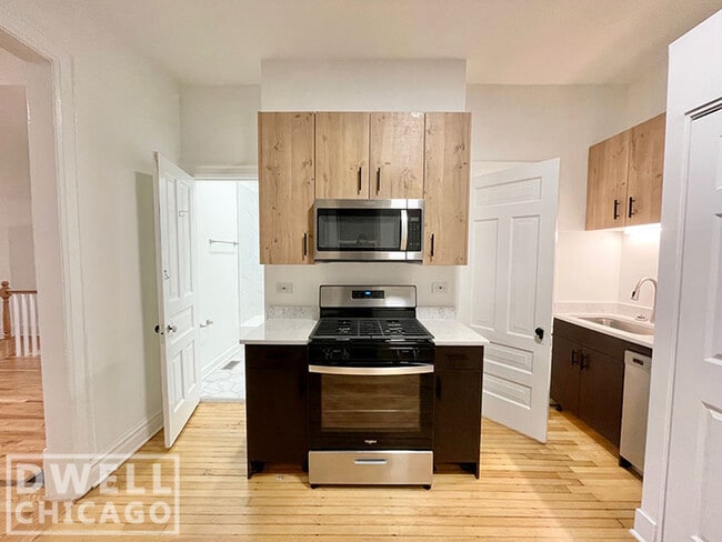 Building Photo - 1142 N Winchester Ave