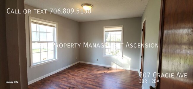 Building Photo - 207 Gracie Ave
