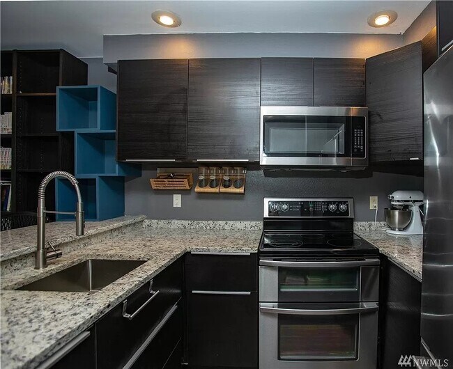 spacious kitchen - 10237 SE 3rd St