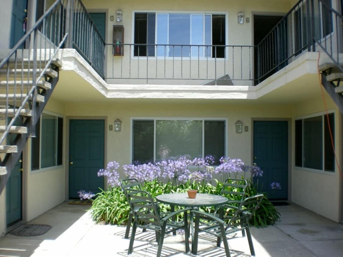 Primary Photo - Large Upstairs One Bedroom with Small Office