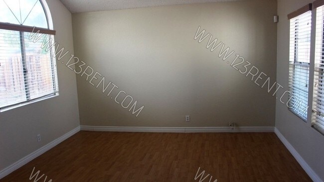 Foto del edificio - 2116 E Ave R12
