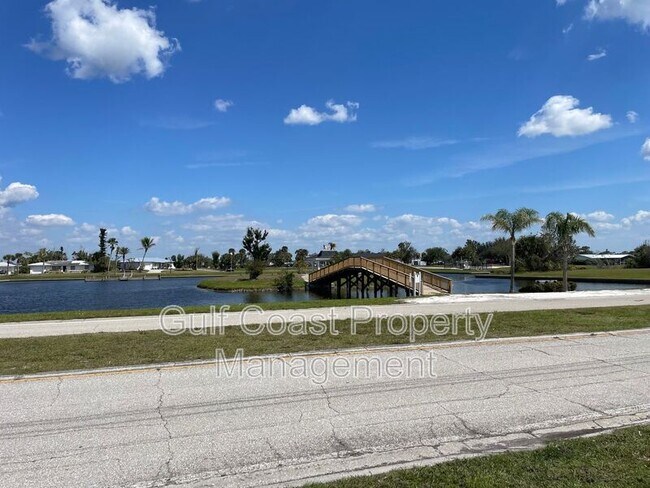 Foto del edificio - 119 Boundary Blvd