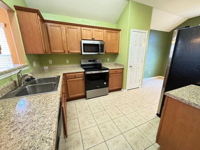 Building Photo - 360 Virtual Tour Available