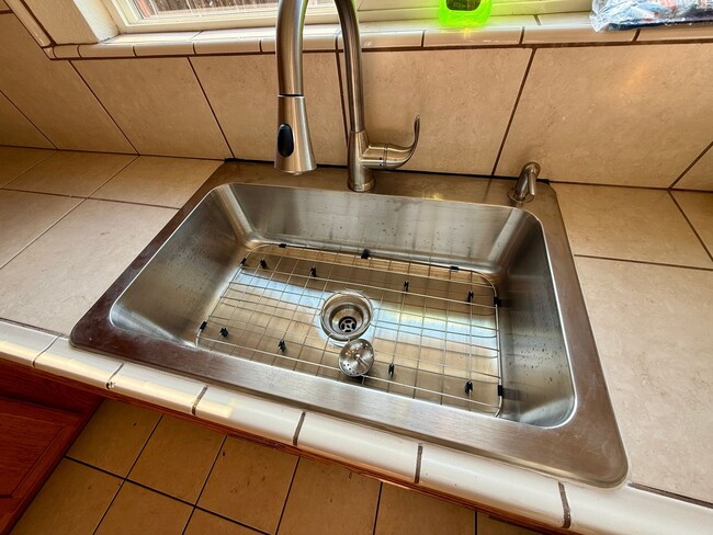 Foto del edificio - Newly Renovated 4-Bedroom, 2-Bathroom Home...