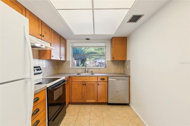 Foto del edificio - 1248 Lazy Lake Rd W