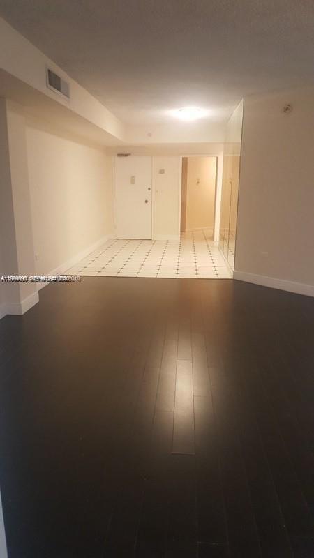 Foto del edificio - 999 Brickell Bay Dr