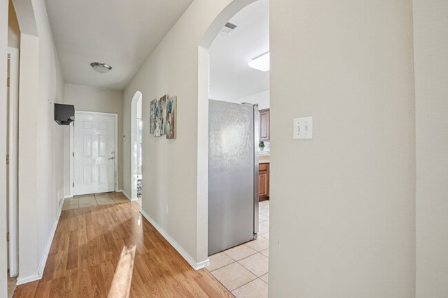 Building Photo - 165 Firwood N