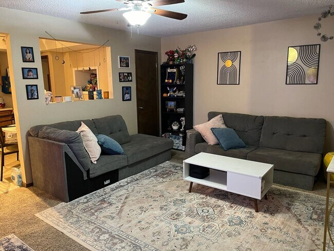 Foto del edificio - Spacious 5-Bedroom Home with Flexible Living & Prime Northglenn Location