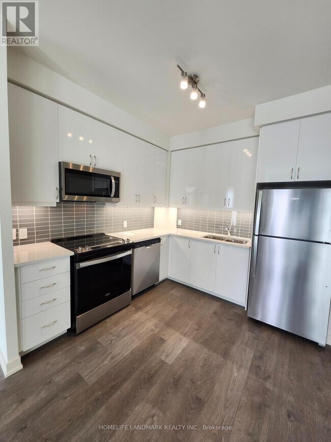 Photo du bâtiment - 4955 Yonge St