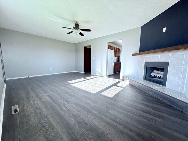 Sala de estar - 204 E Elm St