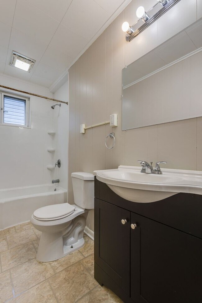 Foto del edificio - Available NOW - 4 Bedroom, 1.5 Bath Home i...