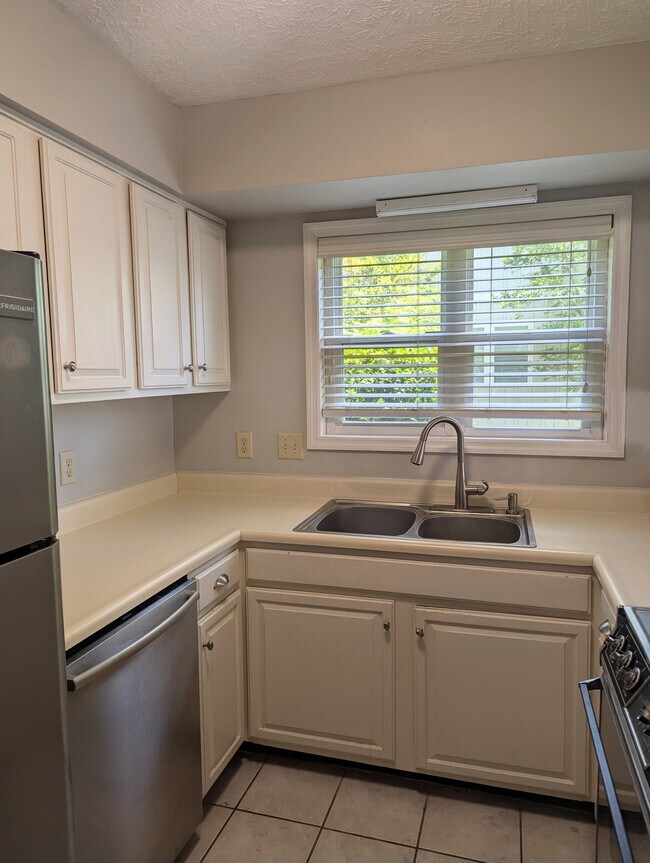 Building Photo - 4178 Spirea Dr